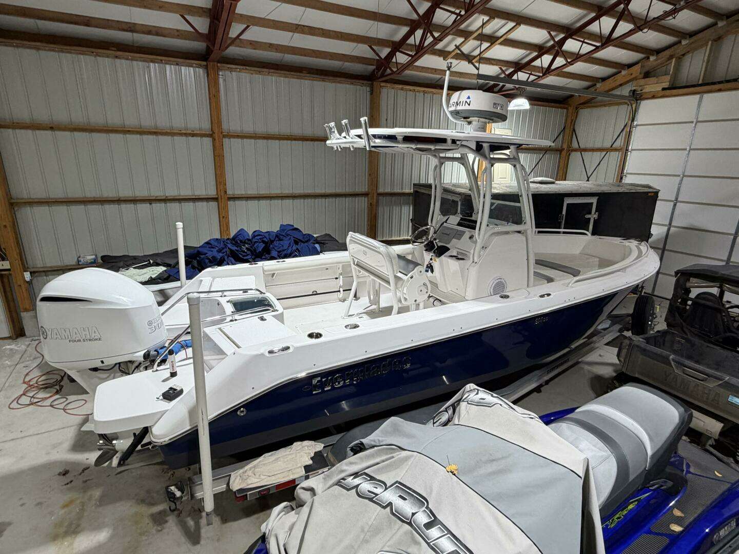2016 Everglades 230 Center Console - Image 2