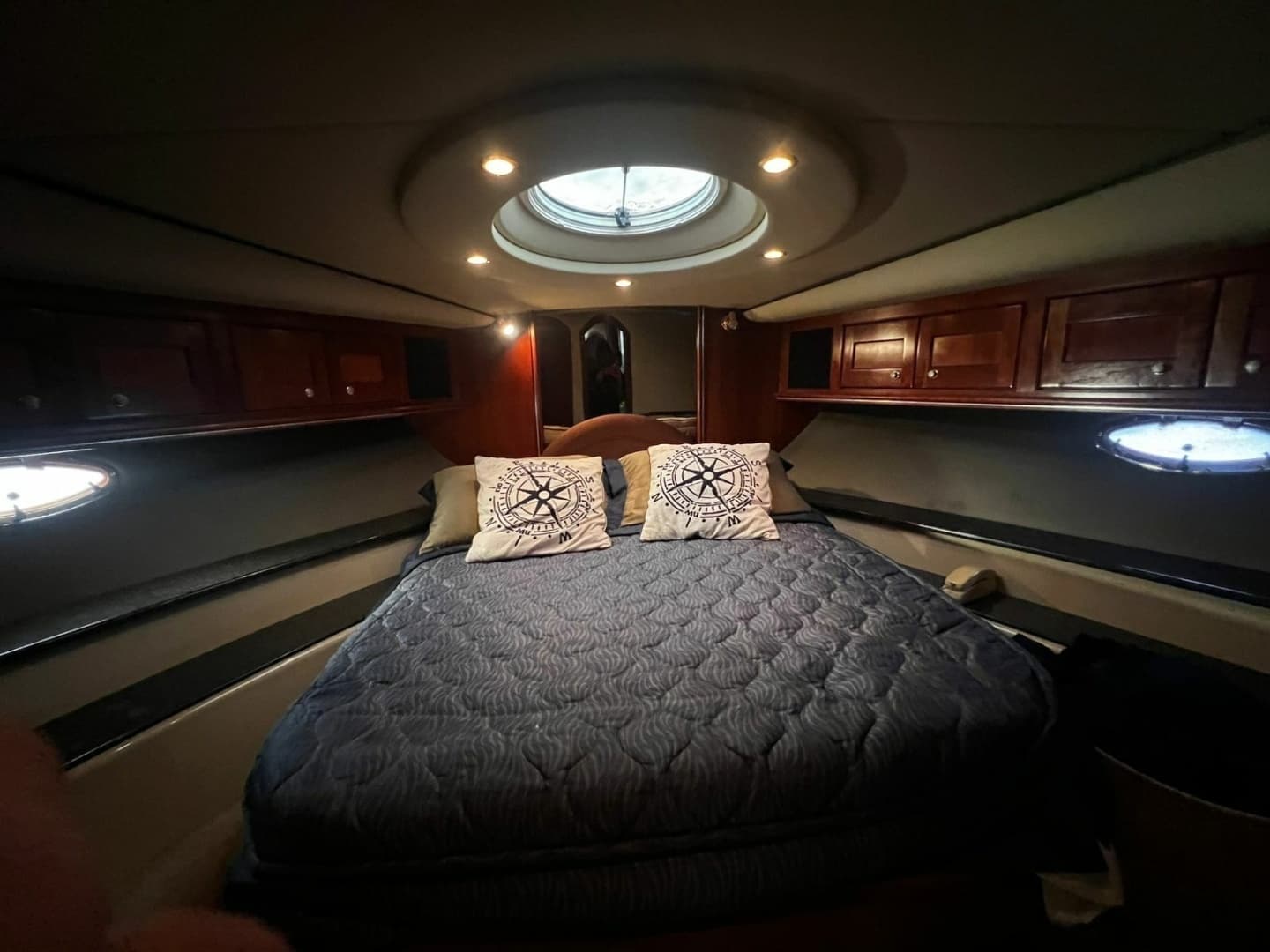2006 Cruisers Yachts Express 560 - Image 18