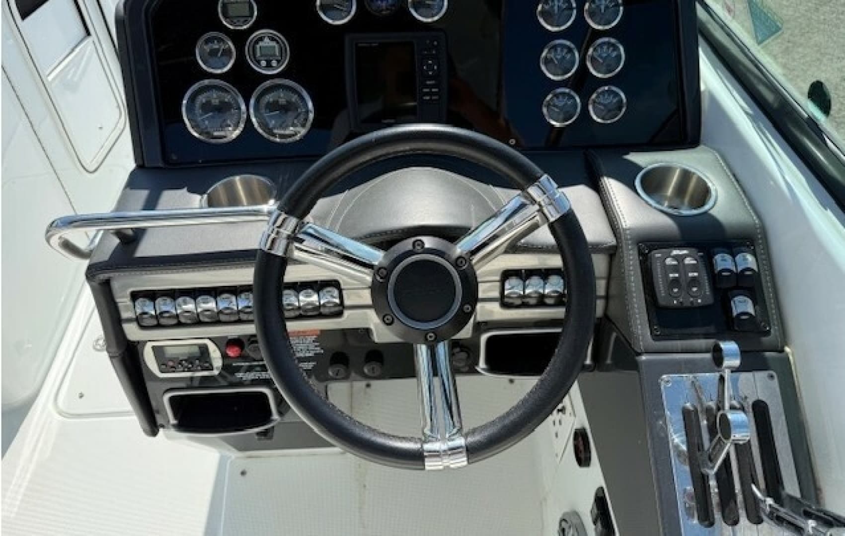 2015 Formula 310 Bowrider - Image 9