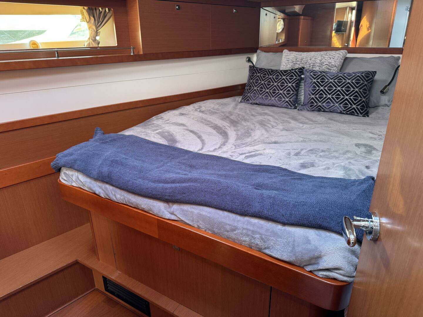 2015 Beneteau Oceanis 45 - Image 21