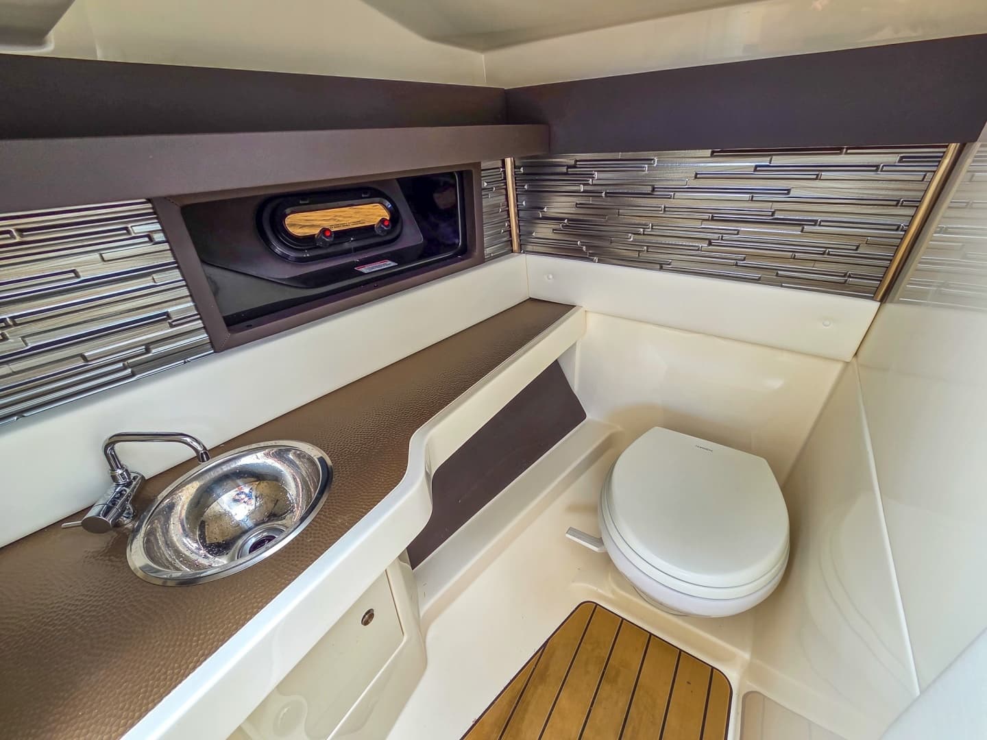 2023 Sea Ray SLX 310 OB - Image 26