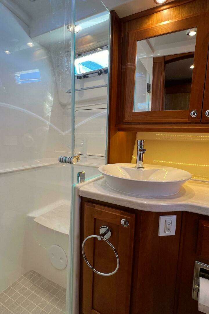 2018 Sabre 45 Salon Express - Image 11