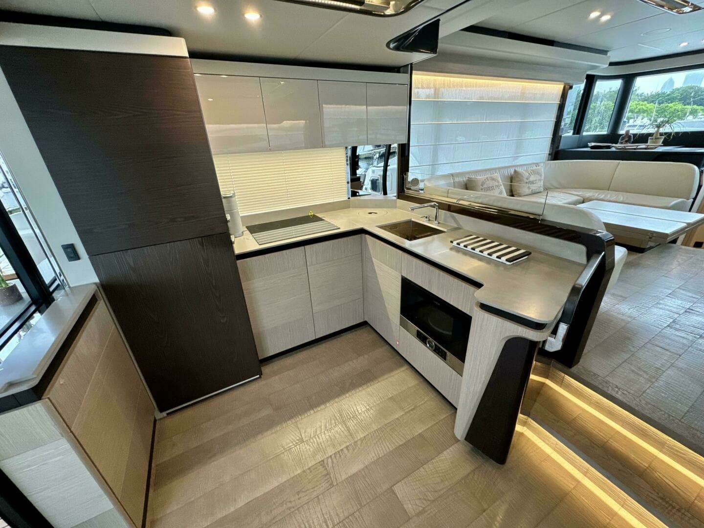 2023 Absolute 52 Navetta - Image 9