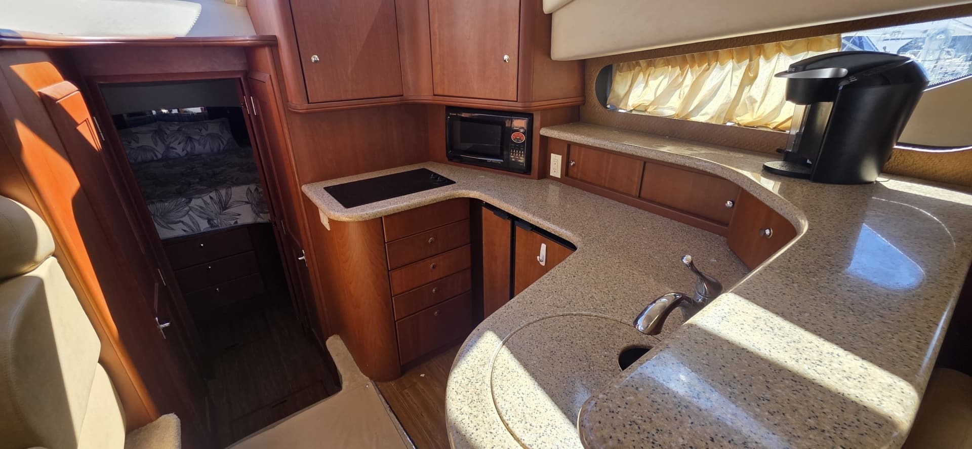 2006 Silverton 38 Sport Bridge - Image 28