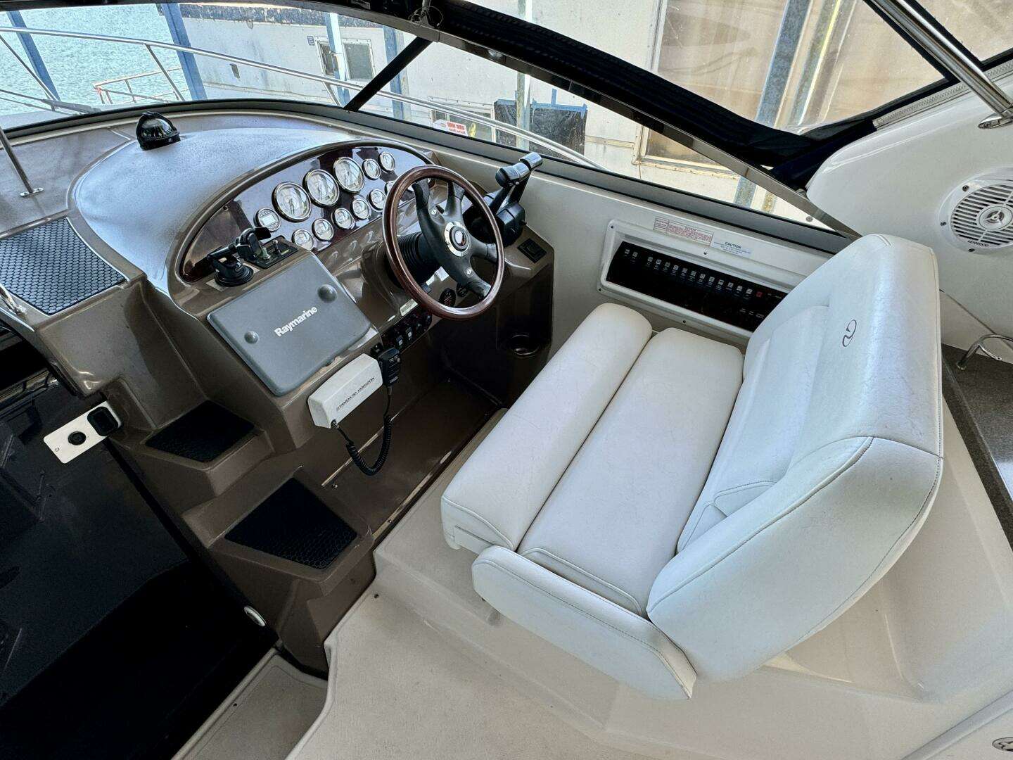 2006 Regal 3360 Window Express - Image 13
