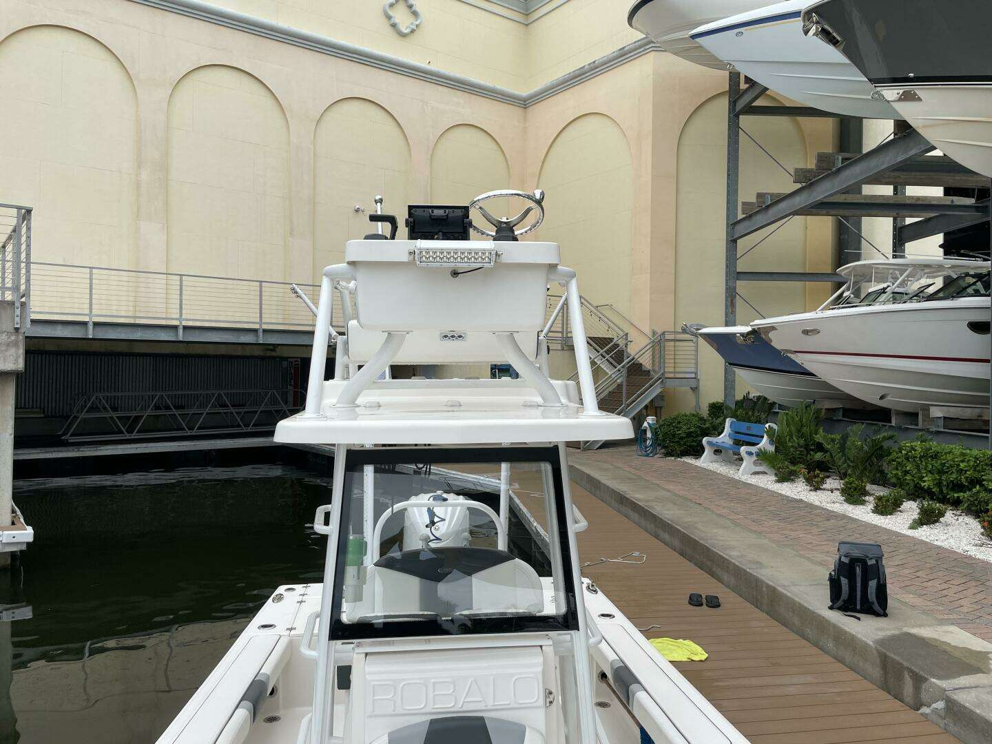 2022 Robalo Cayman 246 SD - Image 7