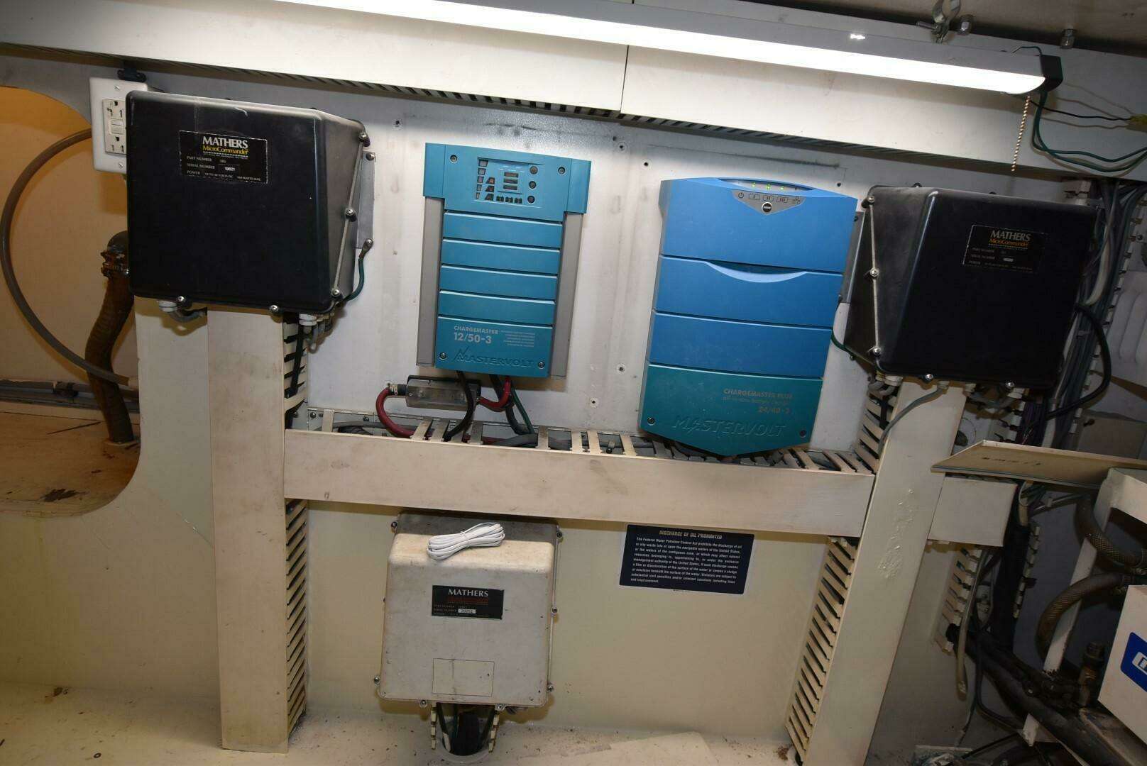 1997 Viking 50 Convertible - Image 34