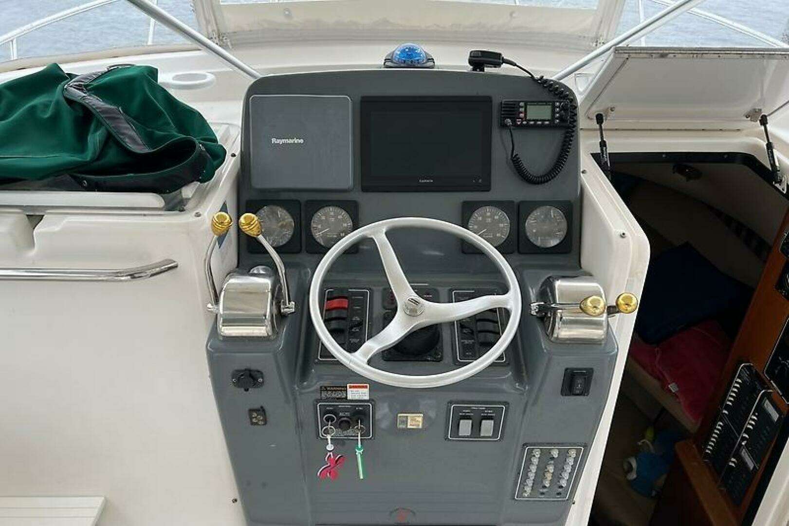 2001 Pursuit 3000 Offshore - Image 13