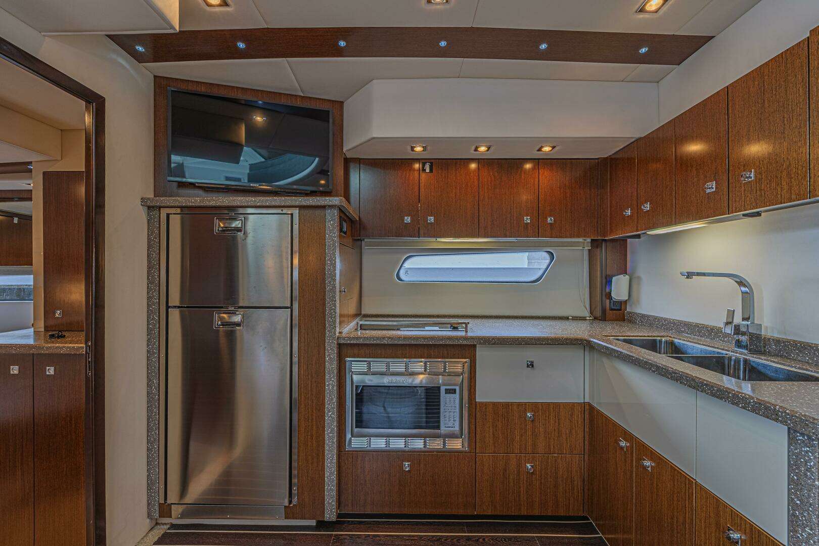 2012 Cruisers Yachts 48 Cantius - Image 32