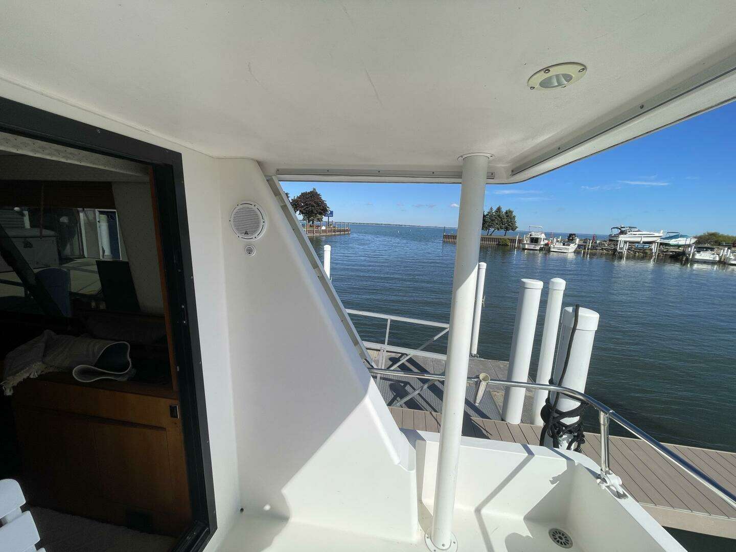 1993 Viking 50 Motor Yacht - Image 21
