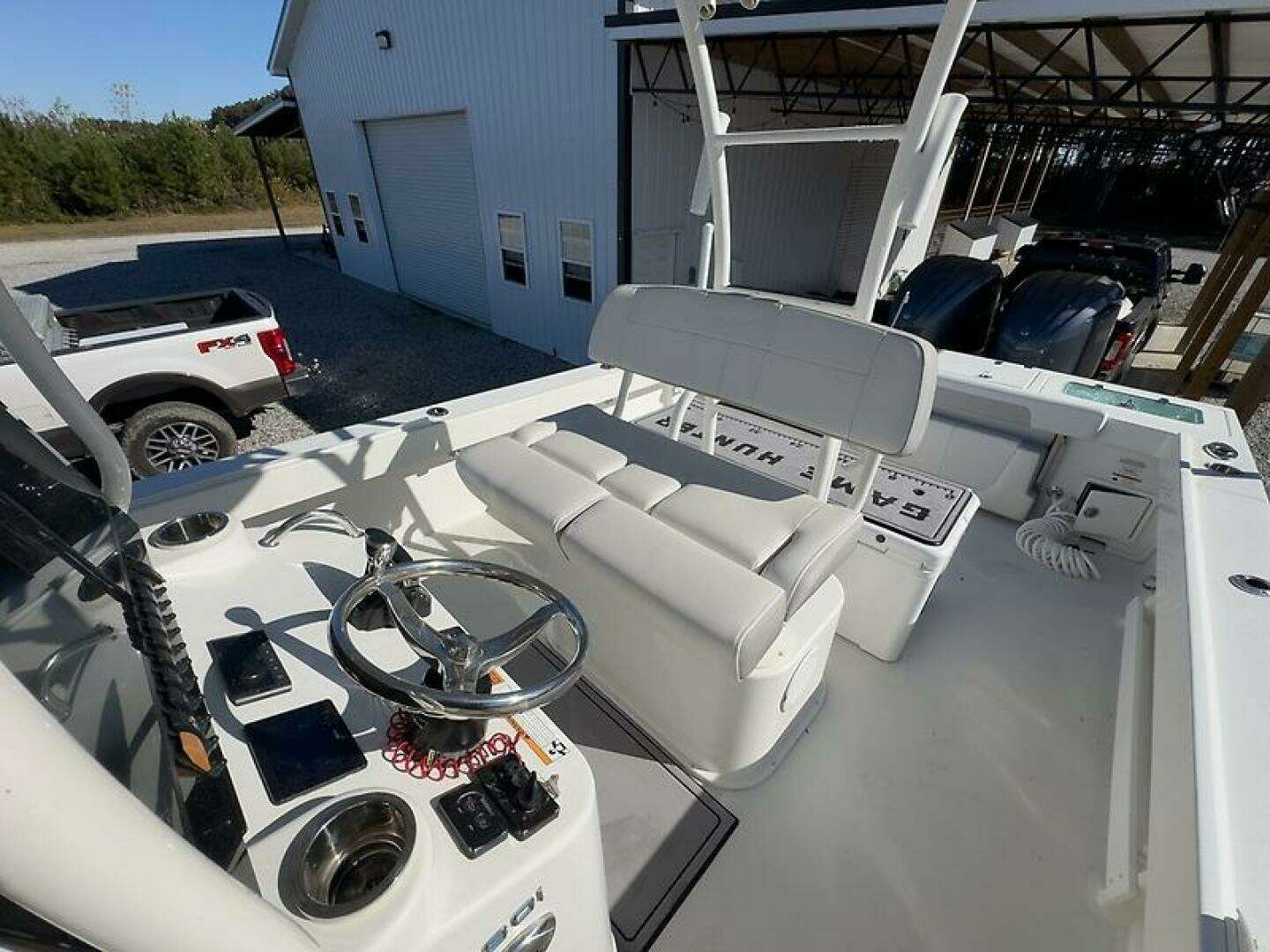 2022 Parker 2801 - Image 10