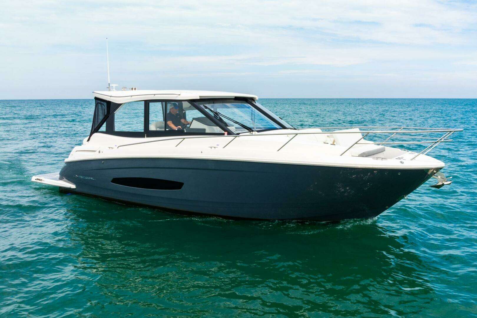 2022 Regal 36 Grande Coupe - Image 13