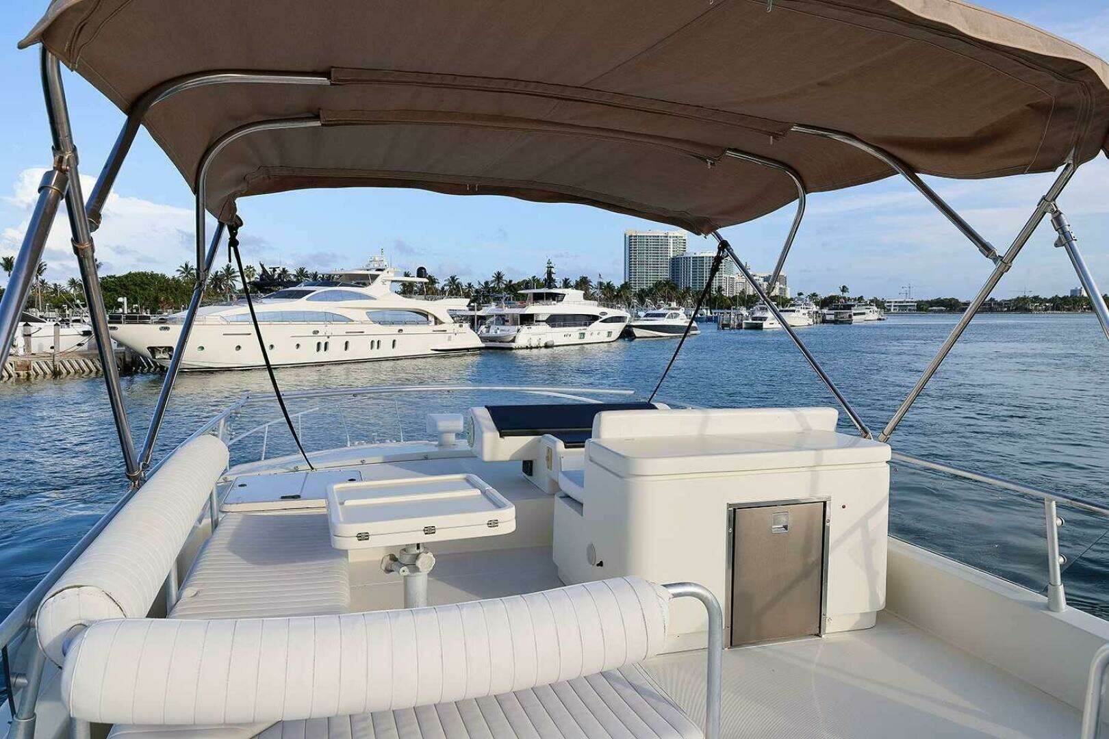 1998 Ferretti Yachts 55 Motor Yacht - Image 11