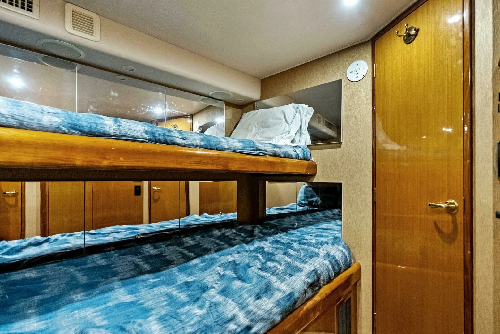 2002 Viking 65 Convertible - Image 44