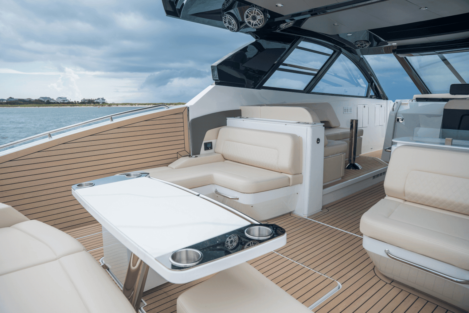 2026 Cruisers Yachts 50GLS OB - Image 26