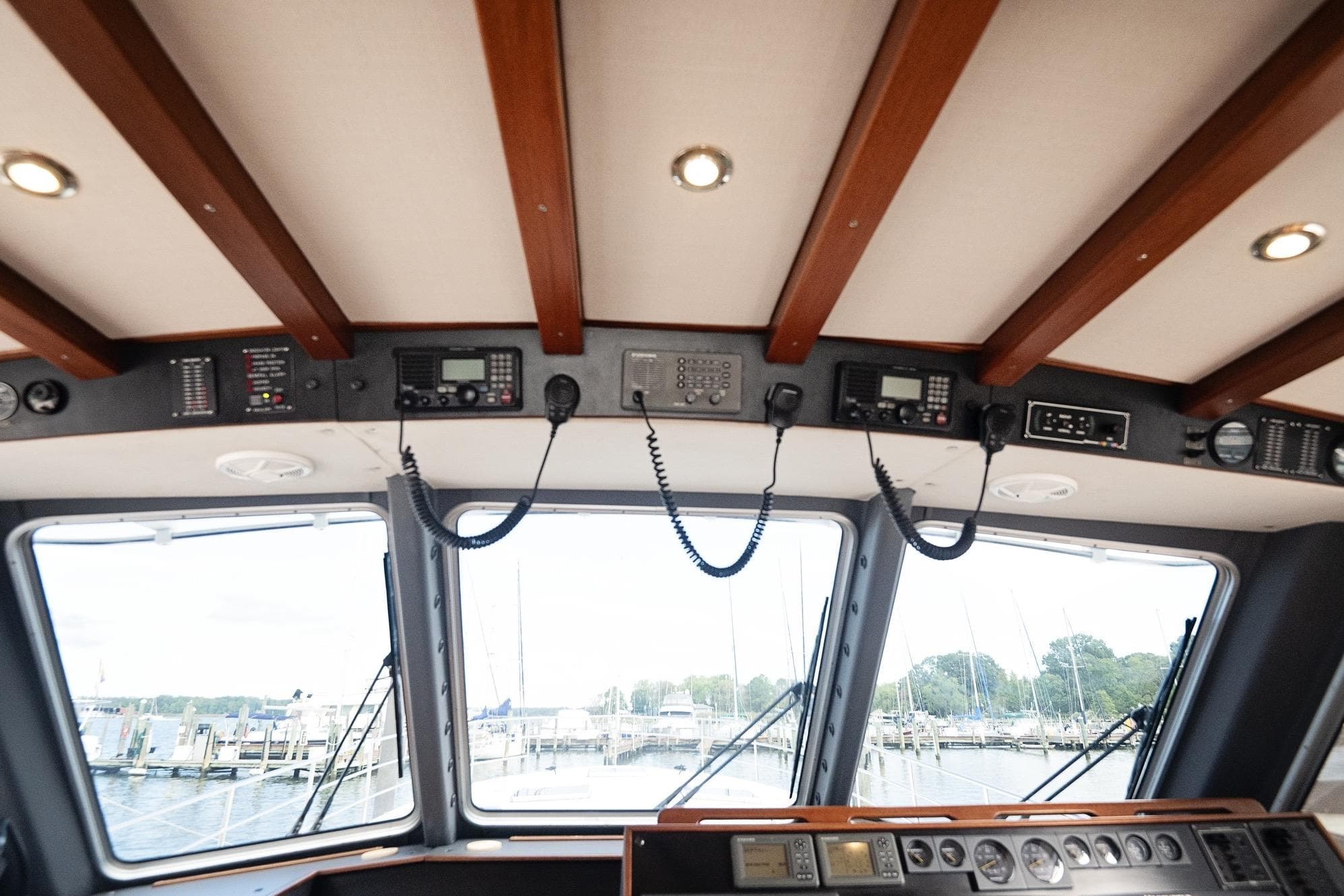 2007 Pilot Cruiser Expedition boat cockpit with navigation equipment and marina view.