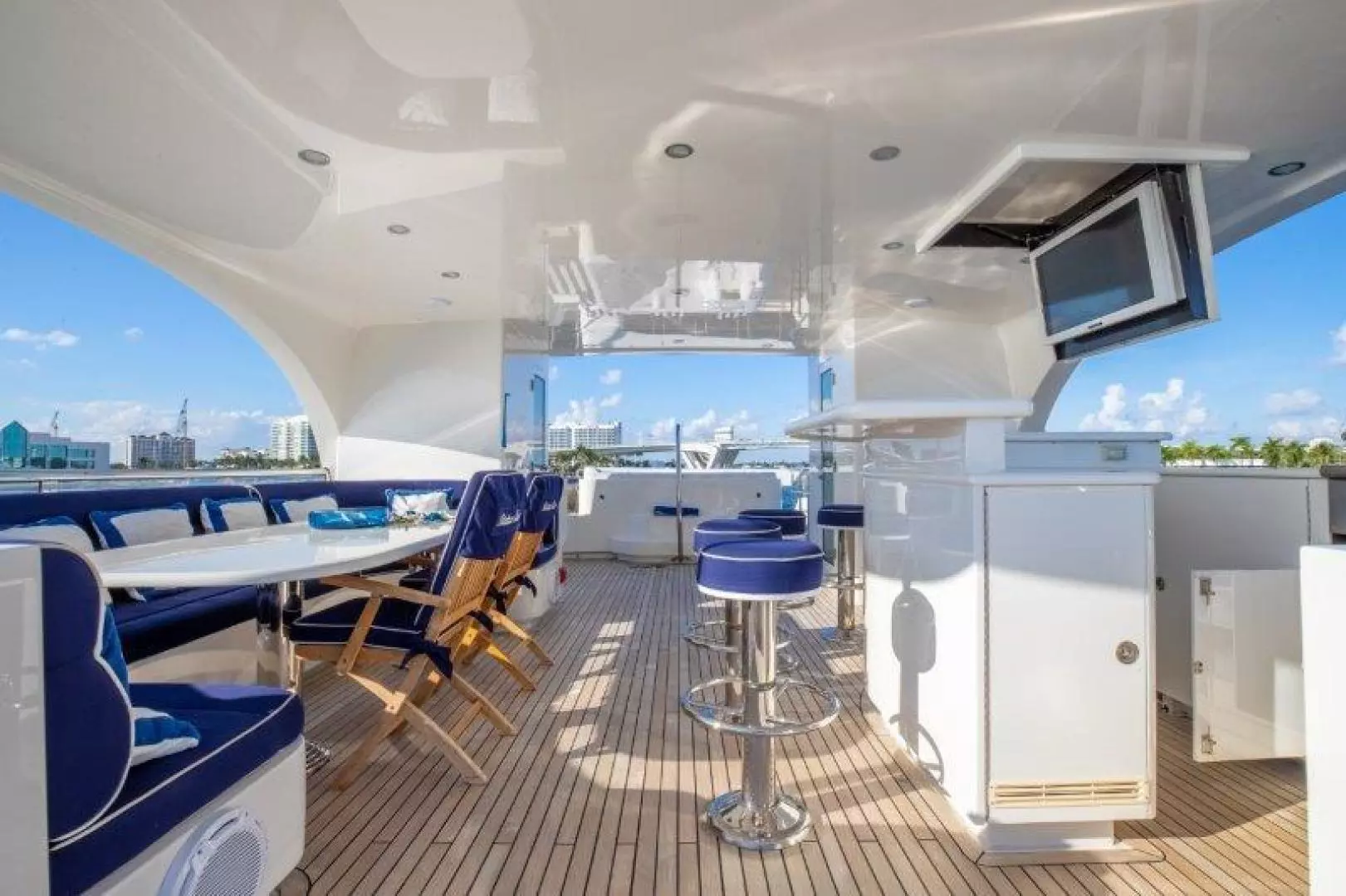 2009 Horizon Premier Tri-Deck - Image 39