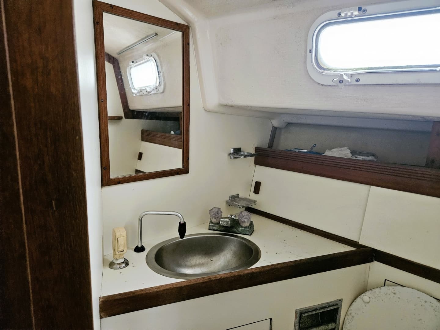 1985 Sabre 34 - Image 17