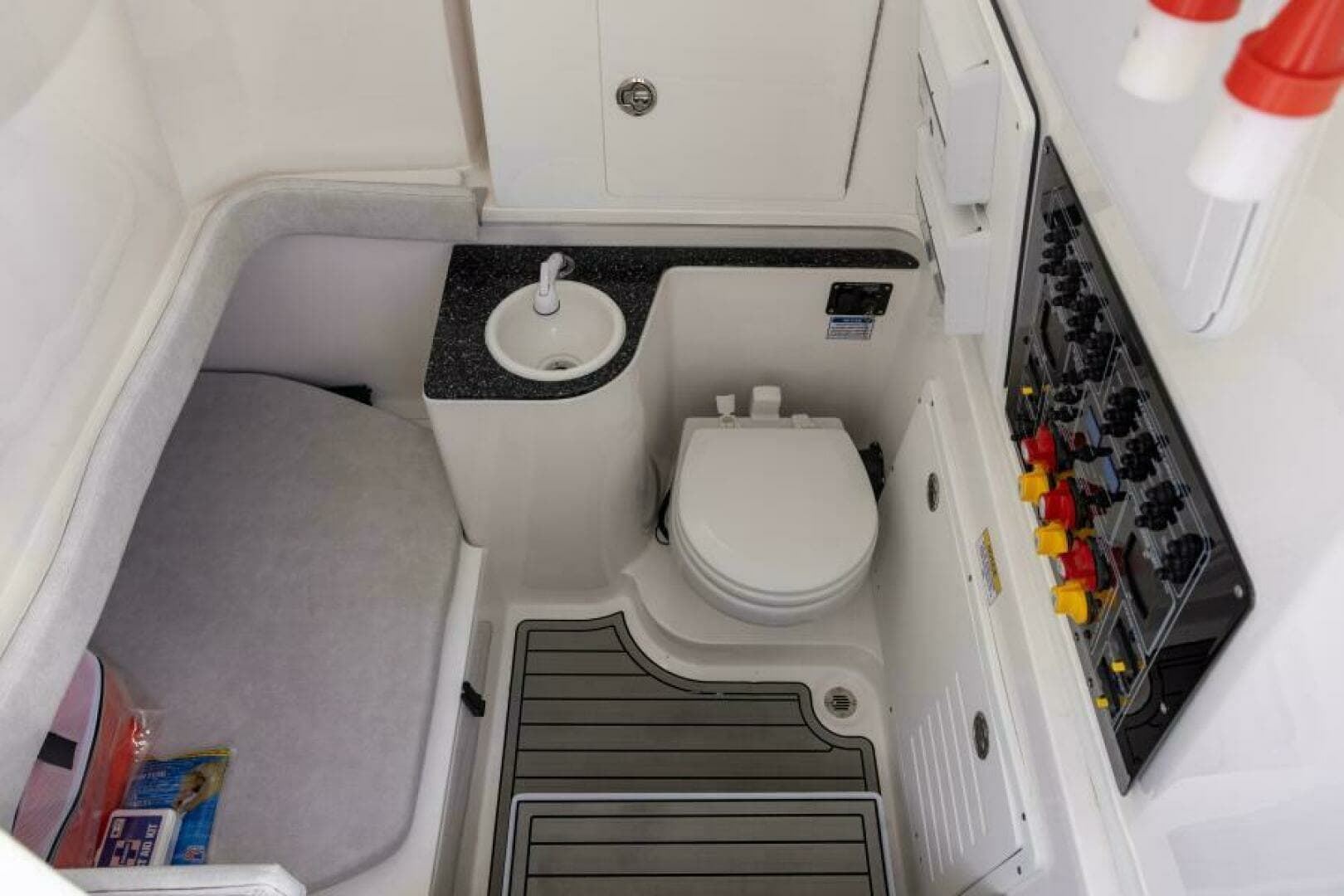 2027 Sea Fox 328 Commander - Image 37