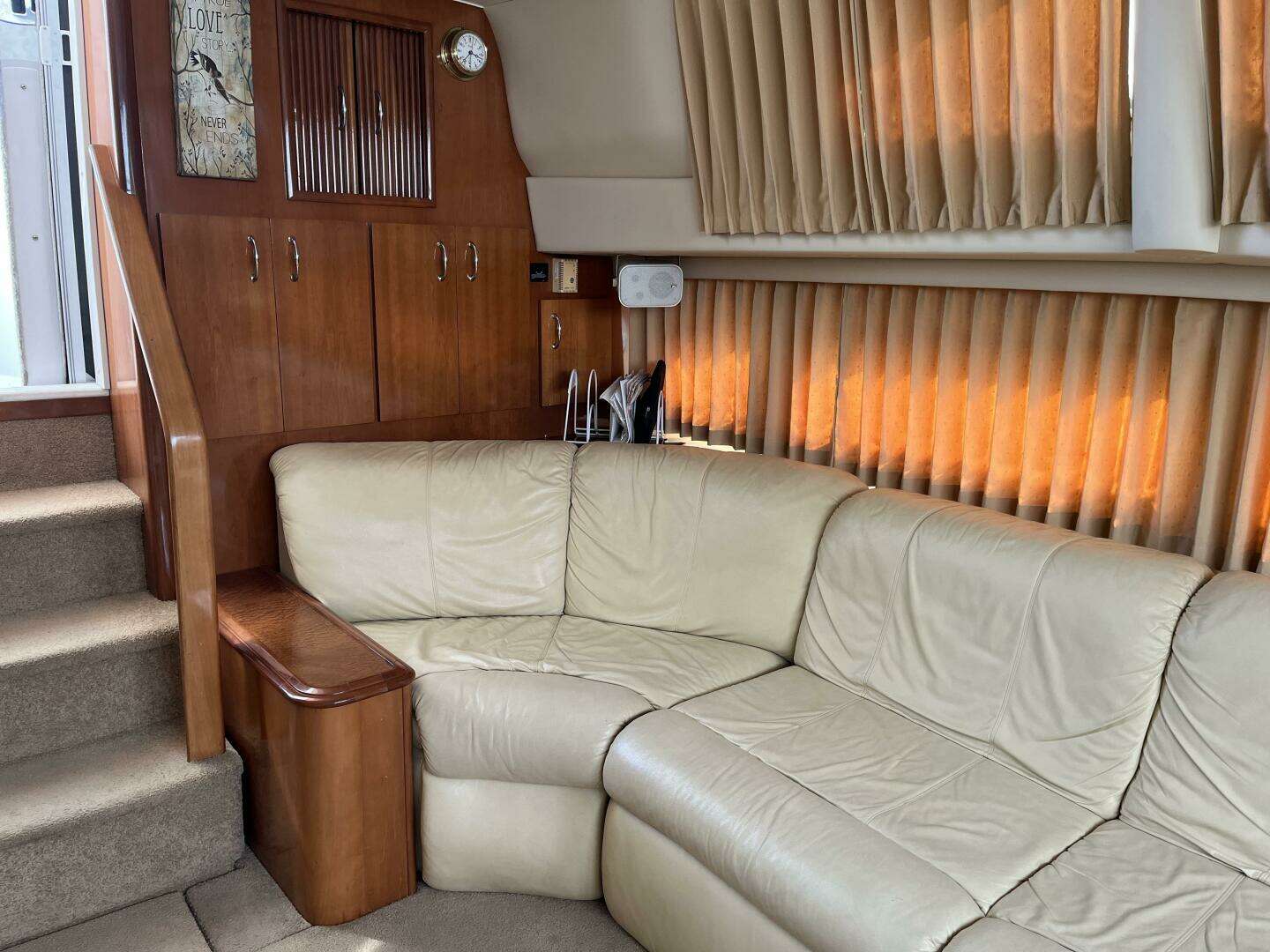 2005 Carver 396 - Image 31