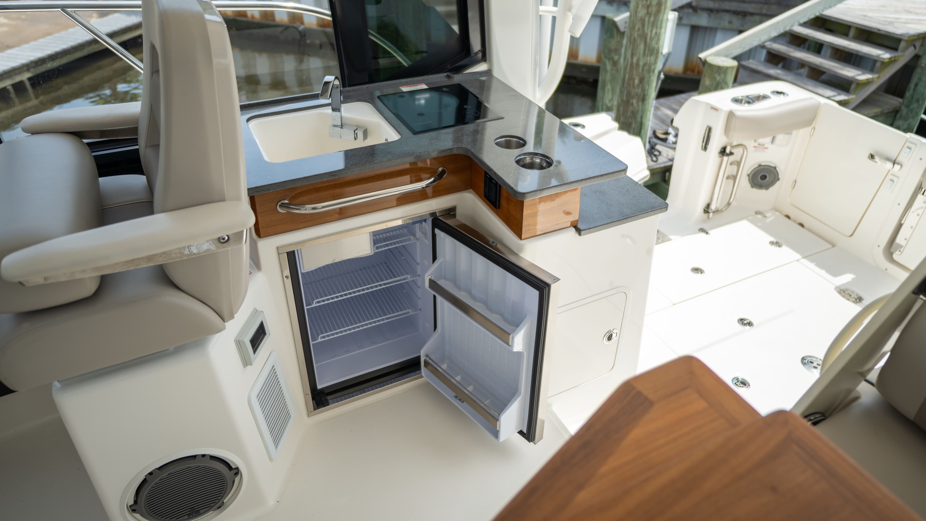 2026 Boston Whaler 365 Conquest - 33