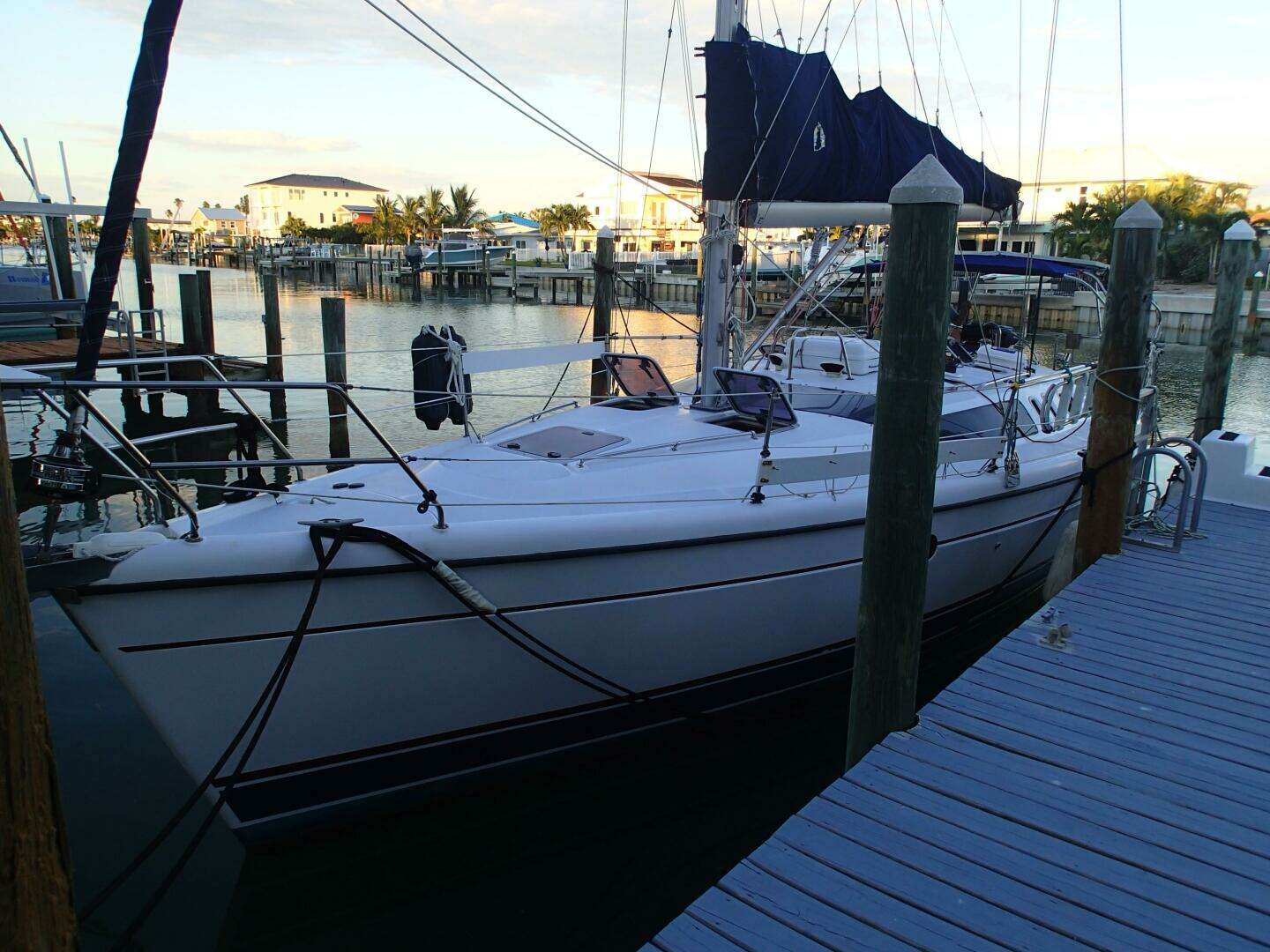1997 Hunter 376 - Image 3