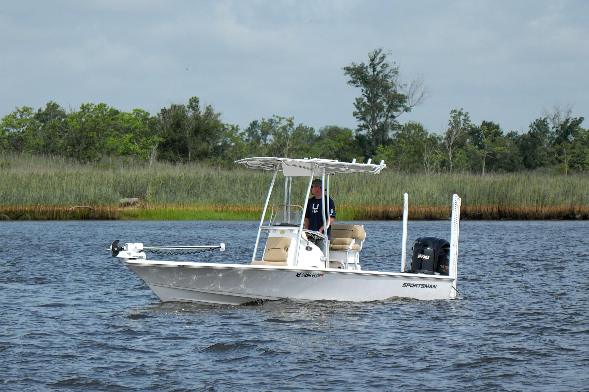 2018 Sportsman Tournament 214 Bay Boat