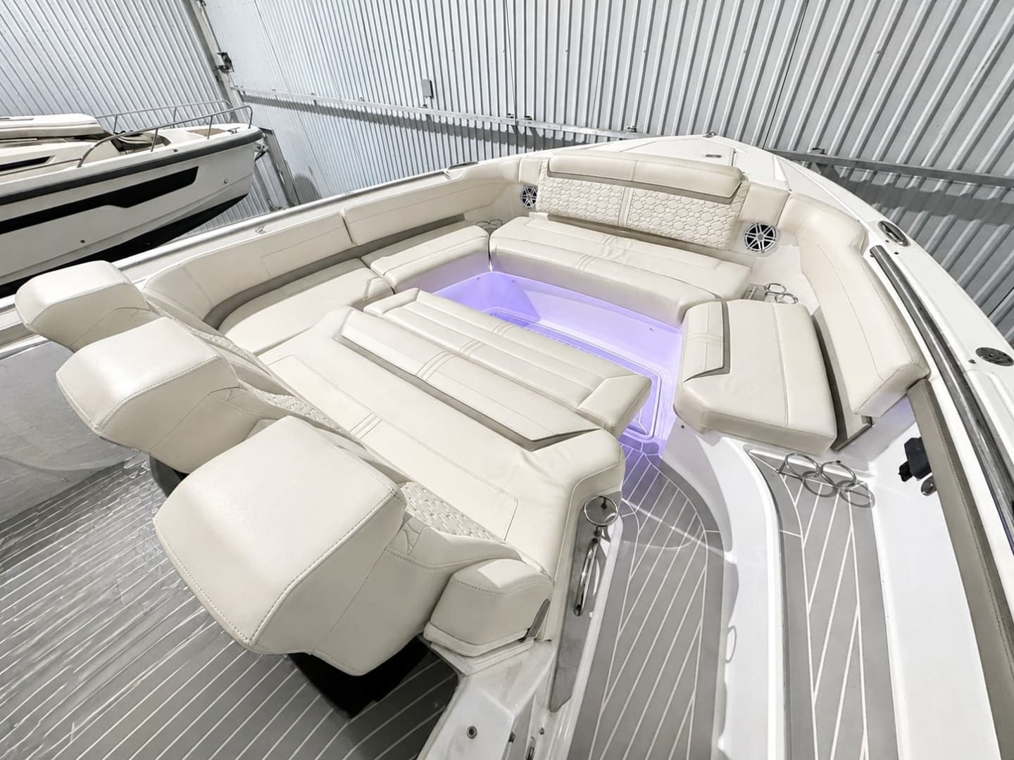 2023 Tiara Yachts 48 LS - Image 10