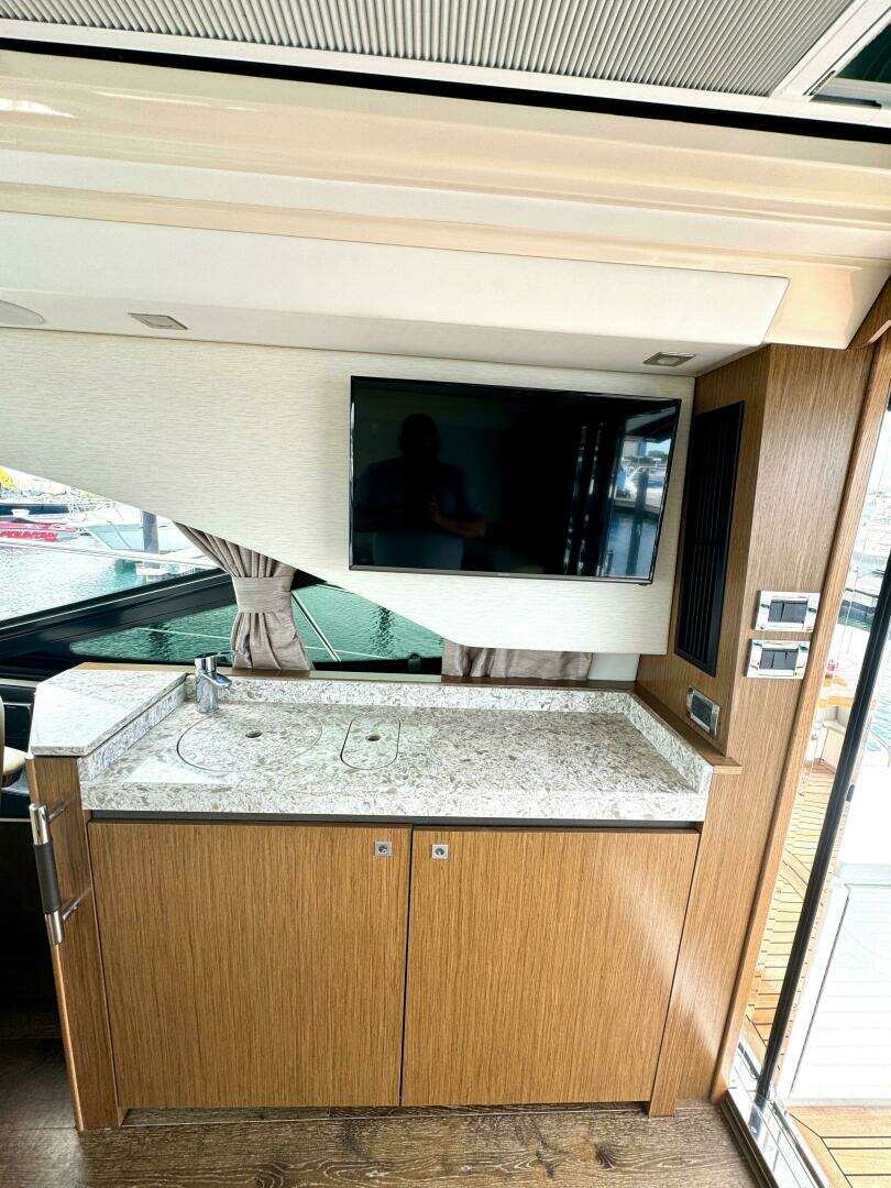 2017 Sea Ray 510 Sundancer - Image 16