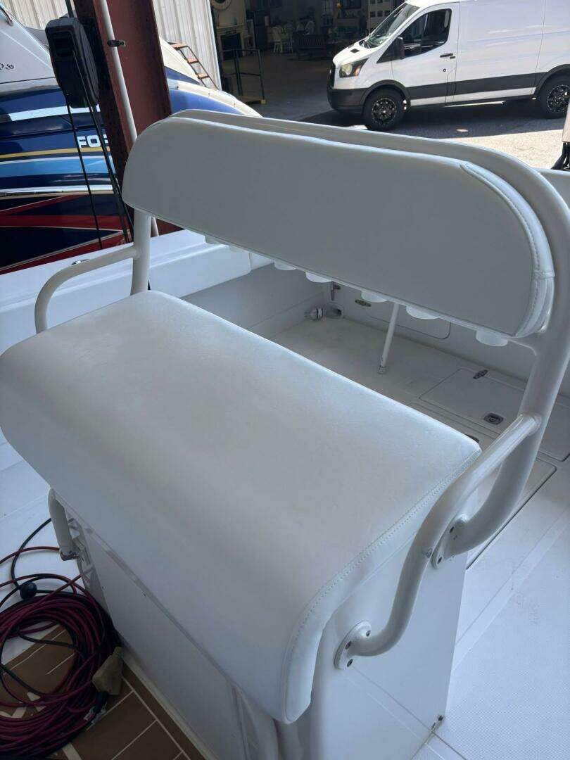 2006 Jupiter 31 CC Forward Seating - Image 20