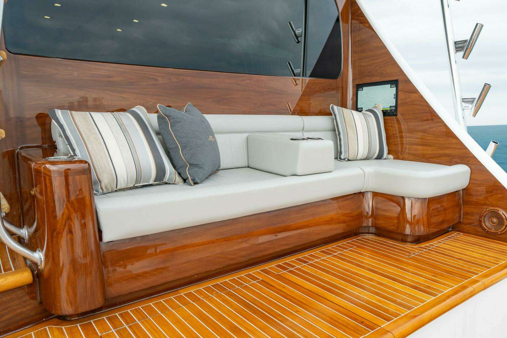 2027 Viking 82 Convertible - Image 11