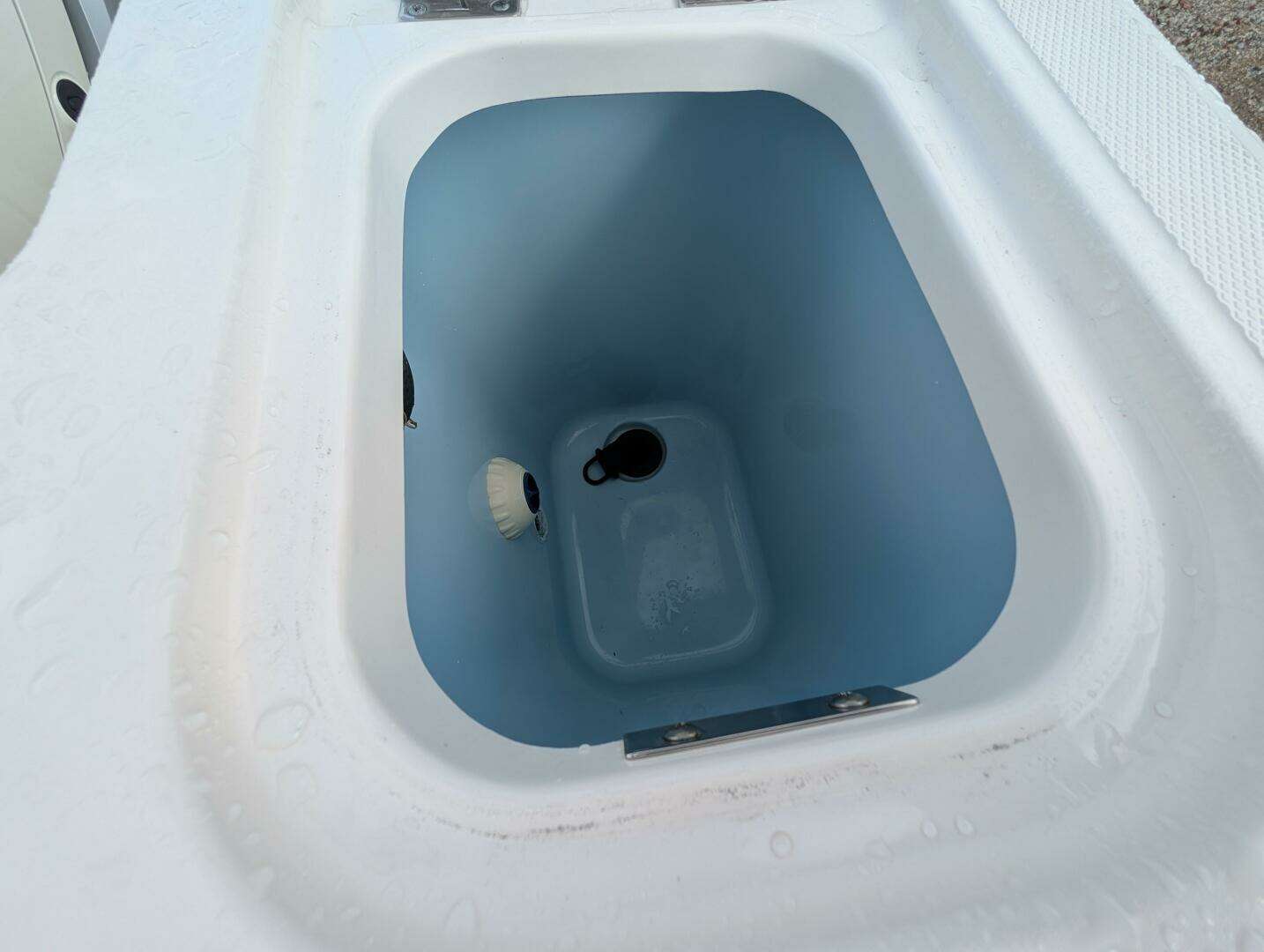2023 Boston Whaler 240 Vantage - Image 89