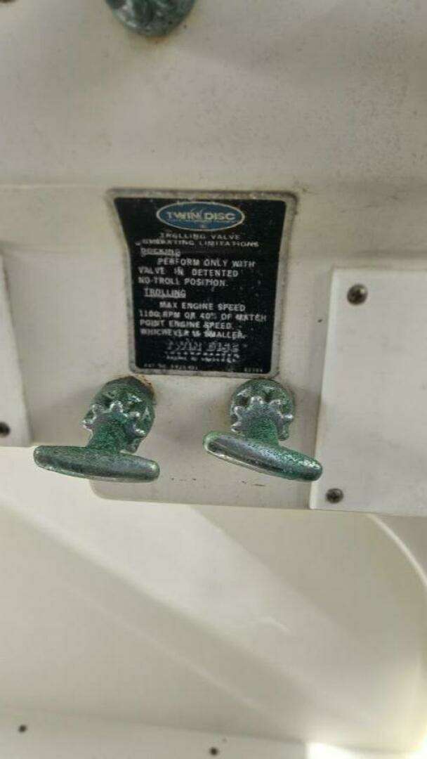 1990 Trojan 11M Express - Image 11