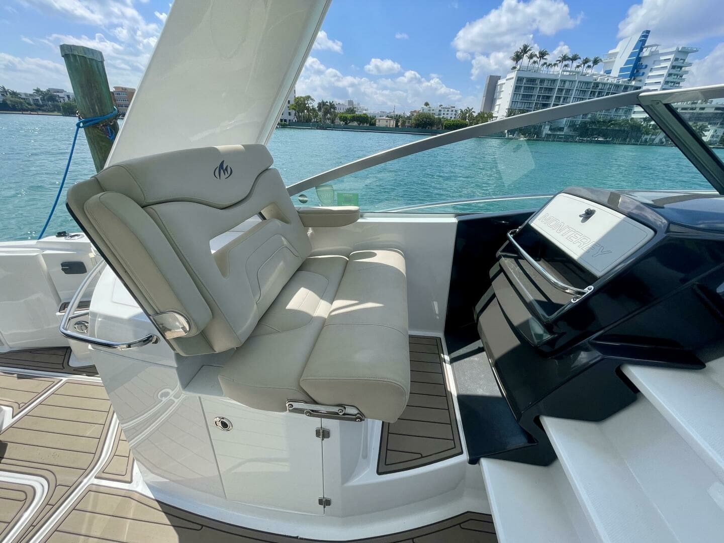 2016 Monterey 335 Sport Yacht - Image 22