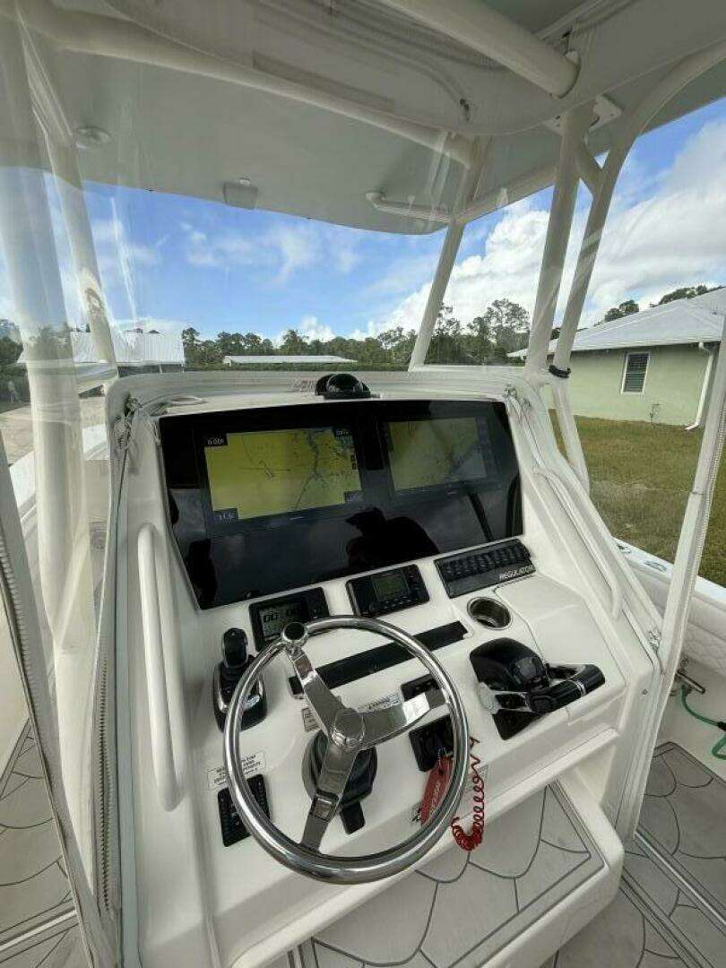 2017 Regulator 28 - Image 11