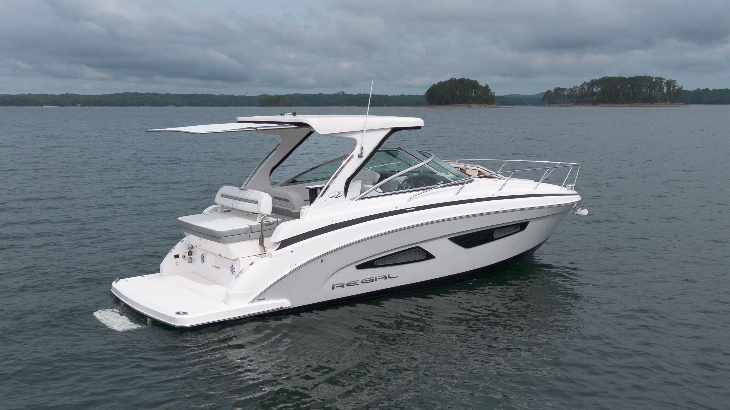 2025 REGAL 33 EXPRESS - Image 3