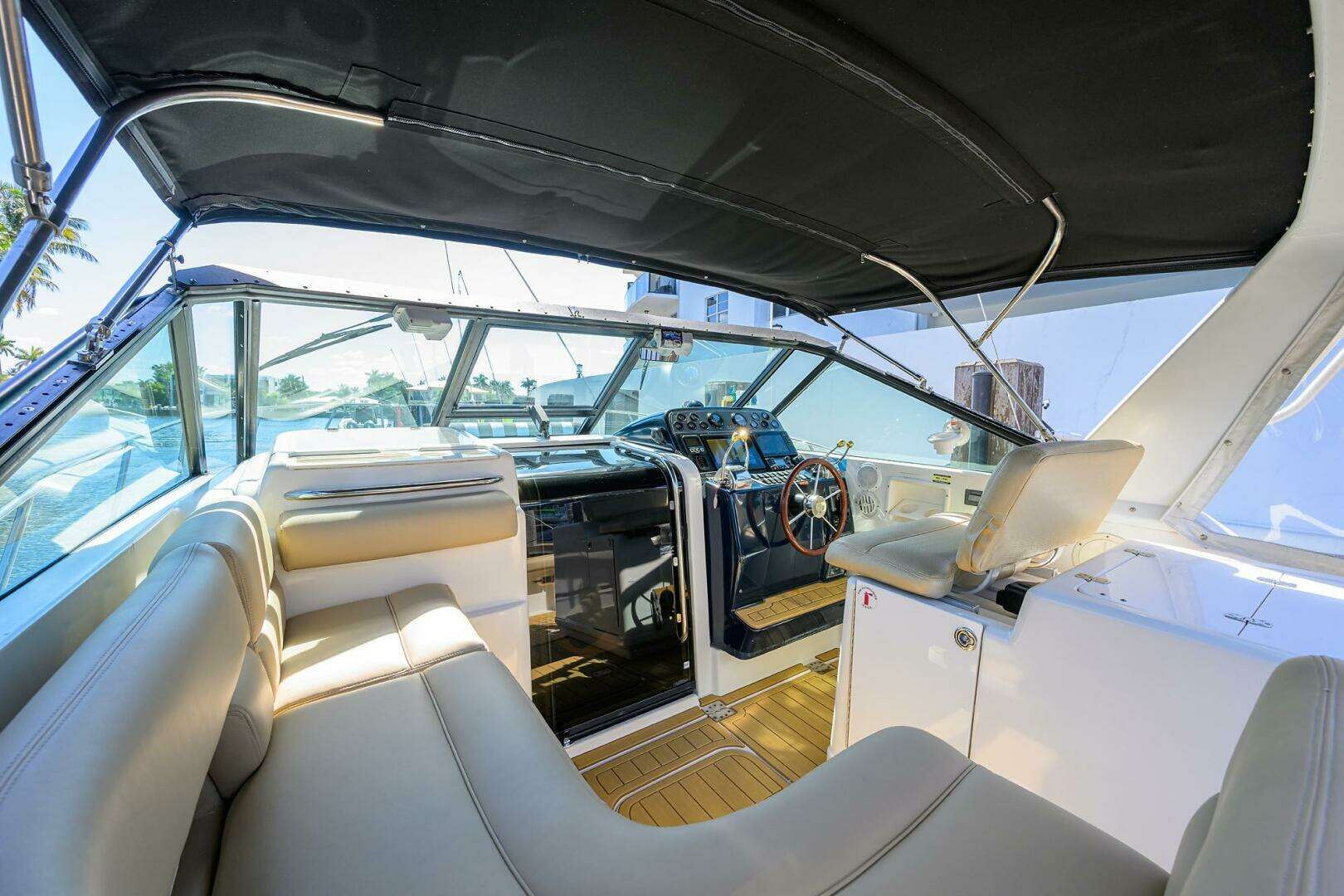 2002 Tiara Yachts 3100 LE - Image 15