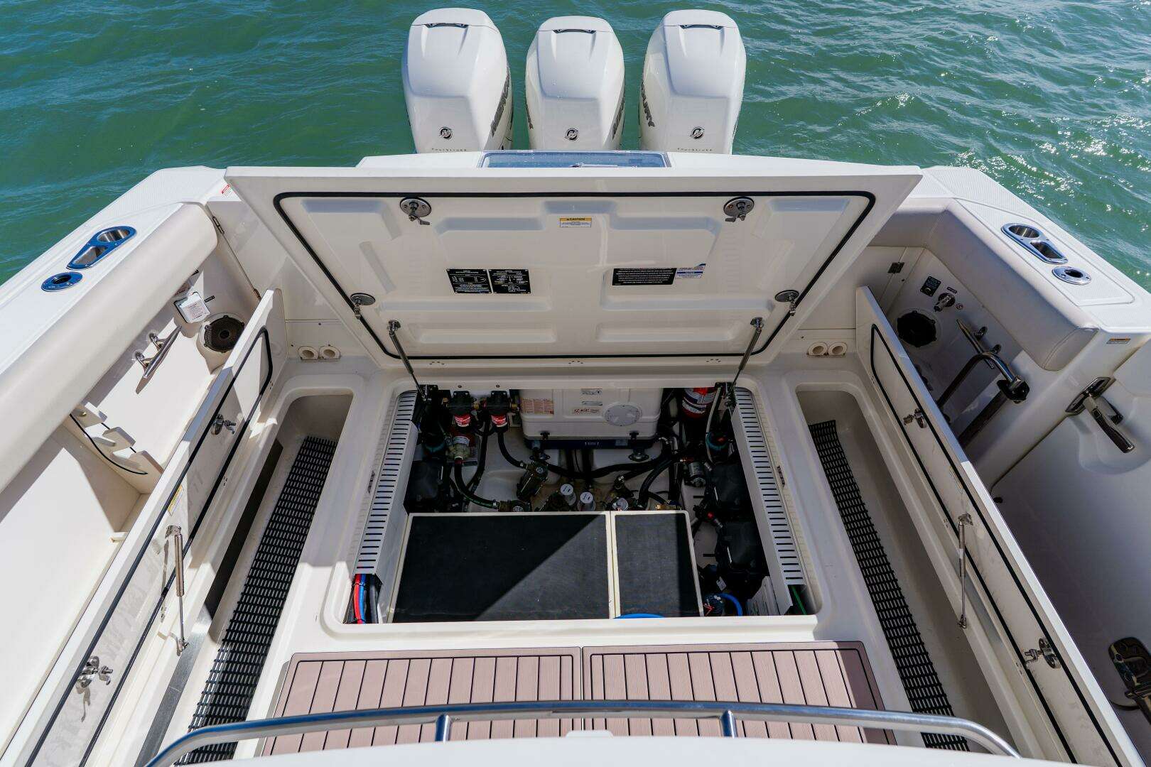 2019 Boston Whaler 380 Outrage - Image 35