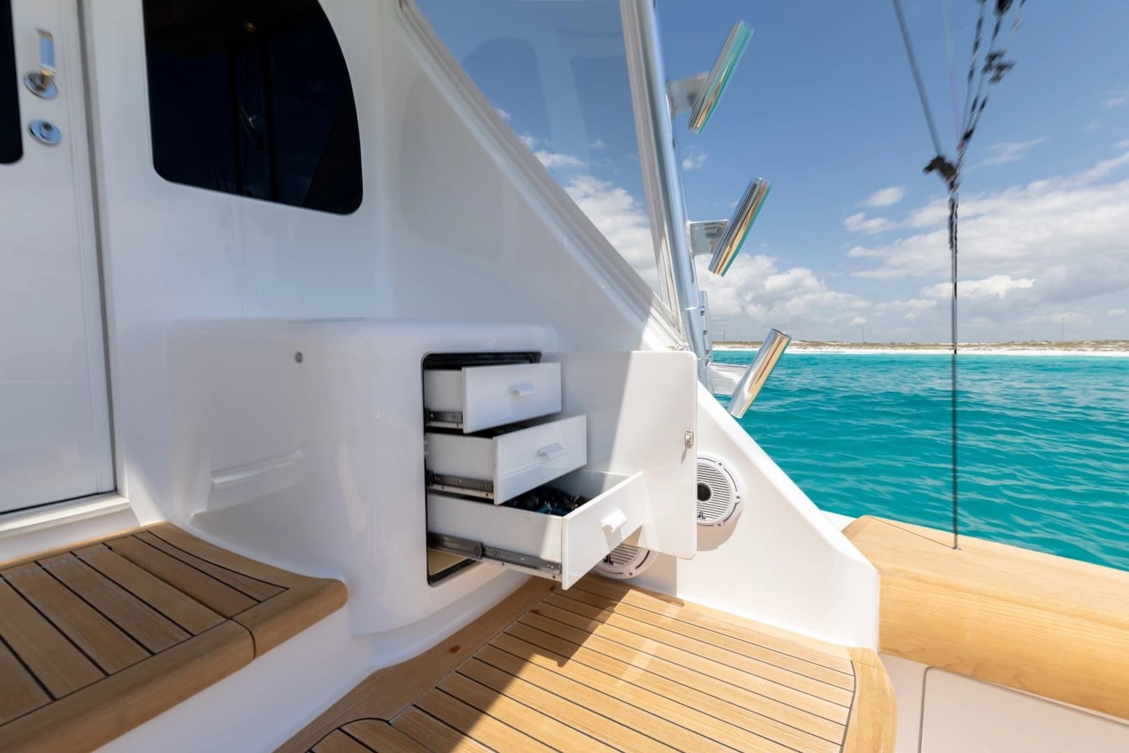2023 Viking 72 Convertible - Image 90