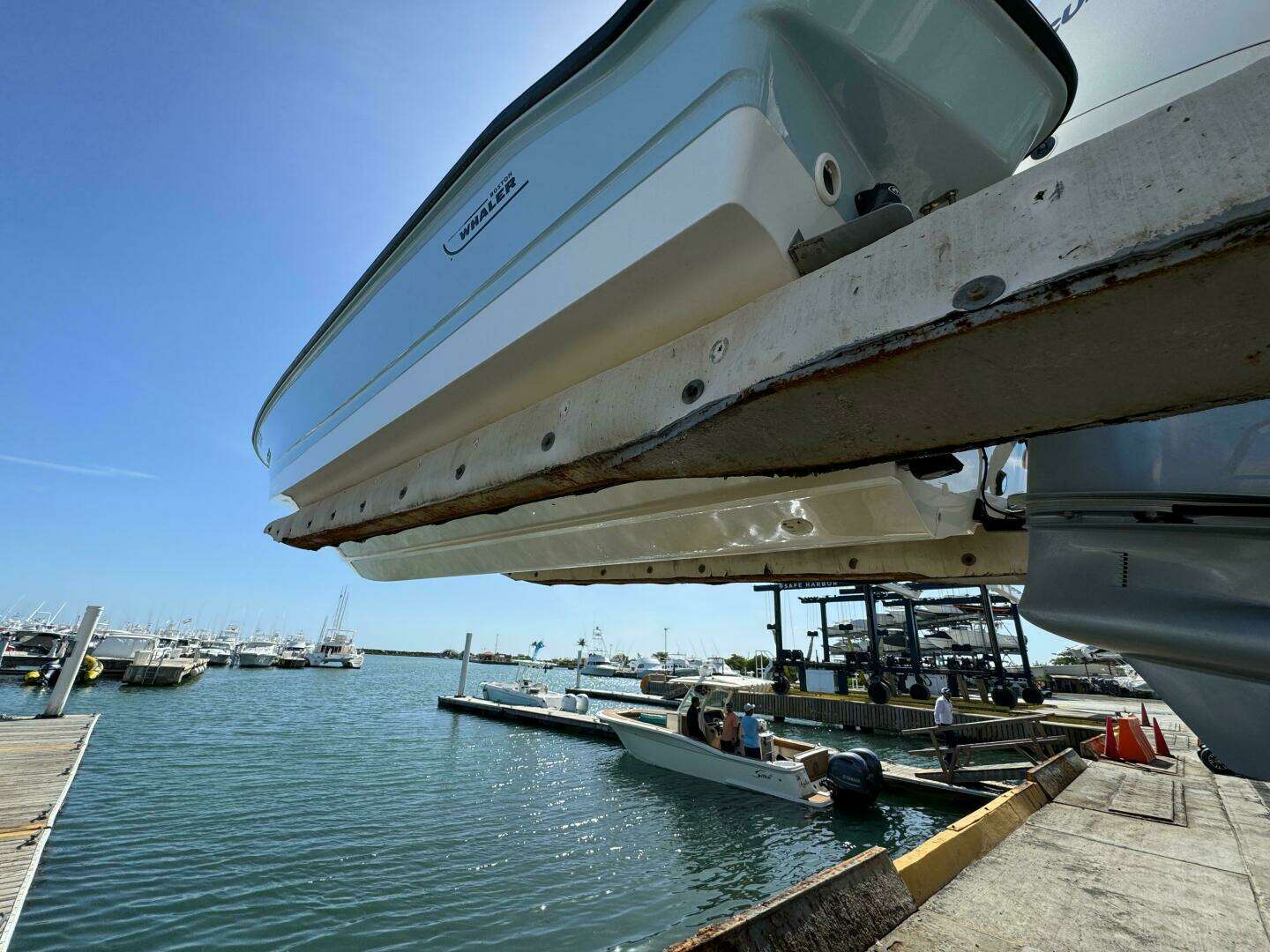2022 Boston Whaler 250 Dauntless - Image 3