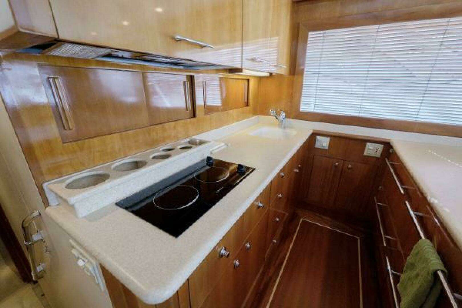 2002 Hatteras 50 Convertible - Image 18