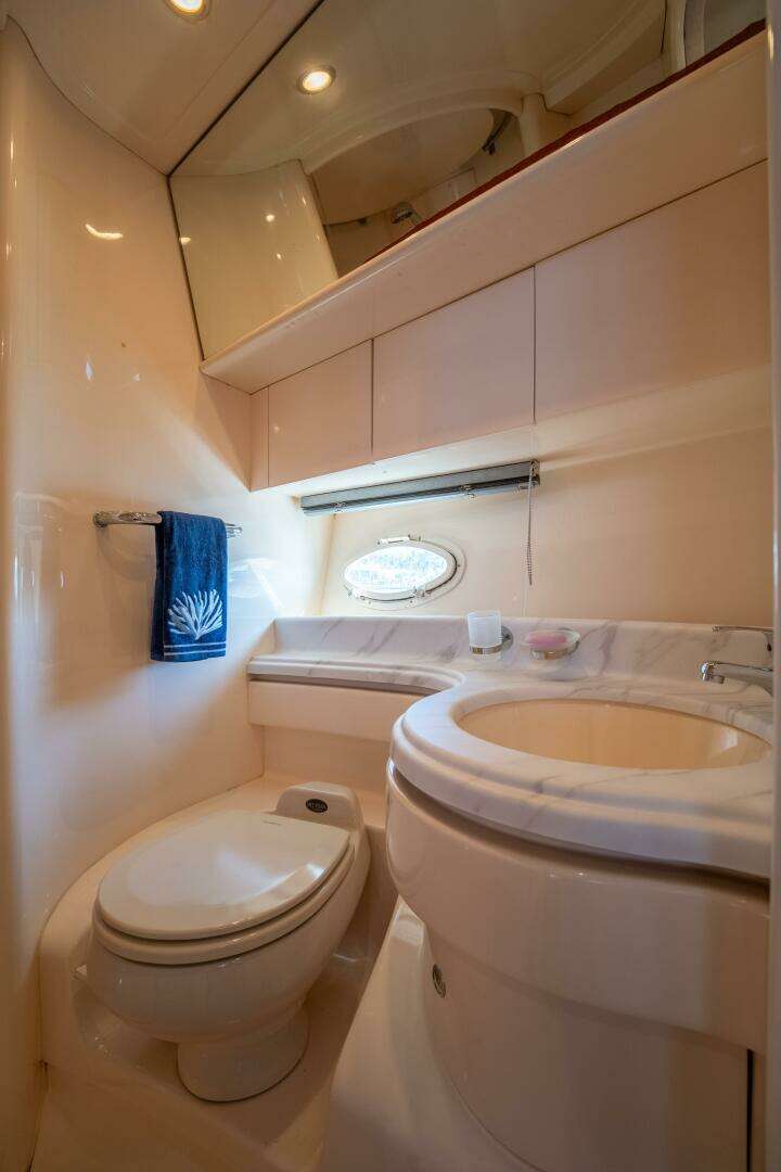 2001 Azimut 46 - Image 63