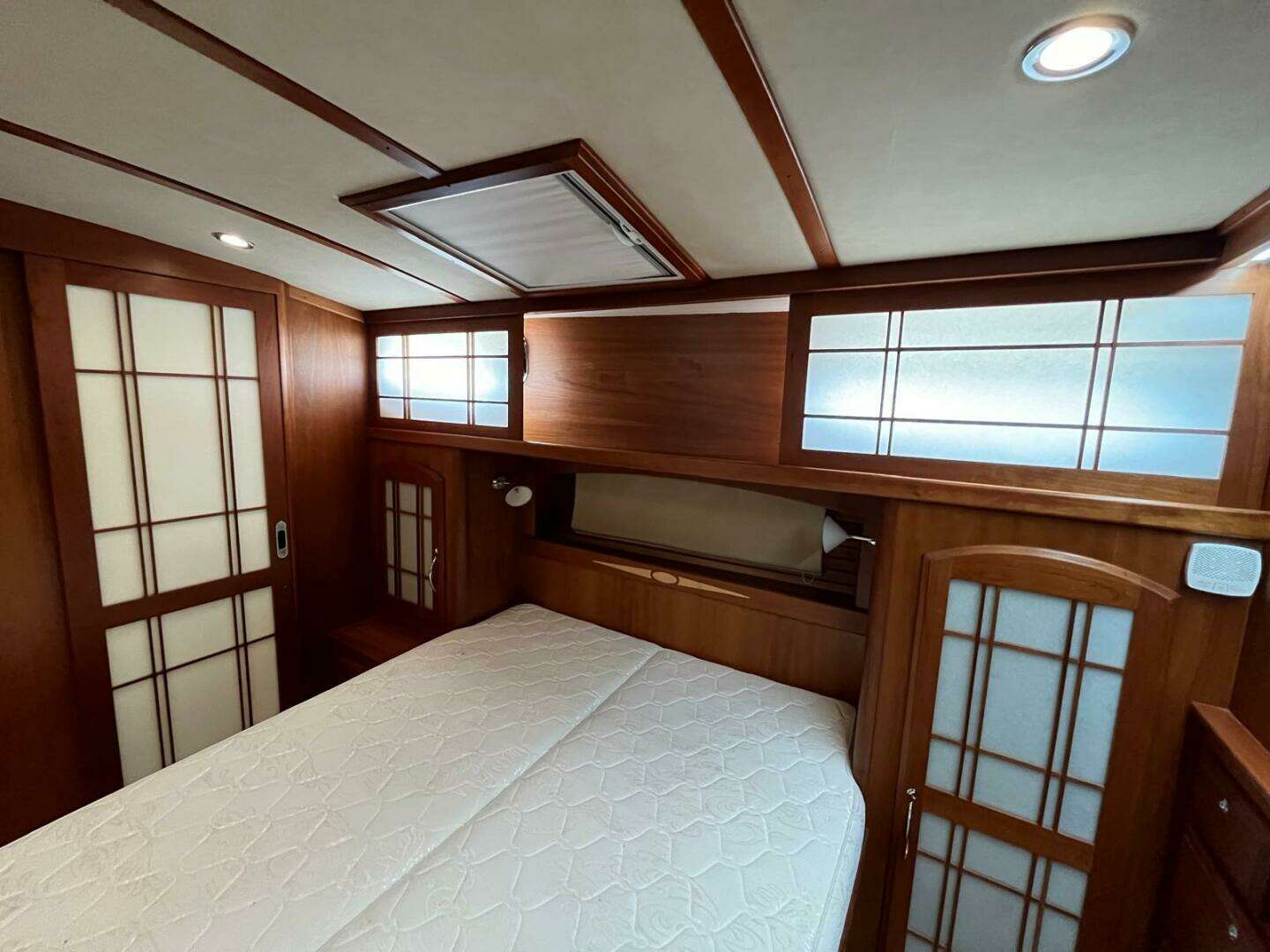 2013 Sabre 48 Salon Express - Image 49