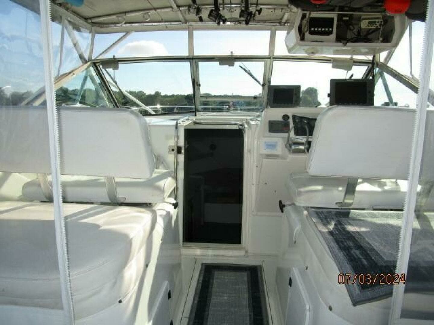 1996 Wellcraft 3300 Coastal - Image 27