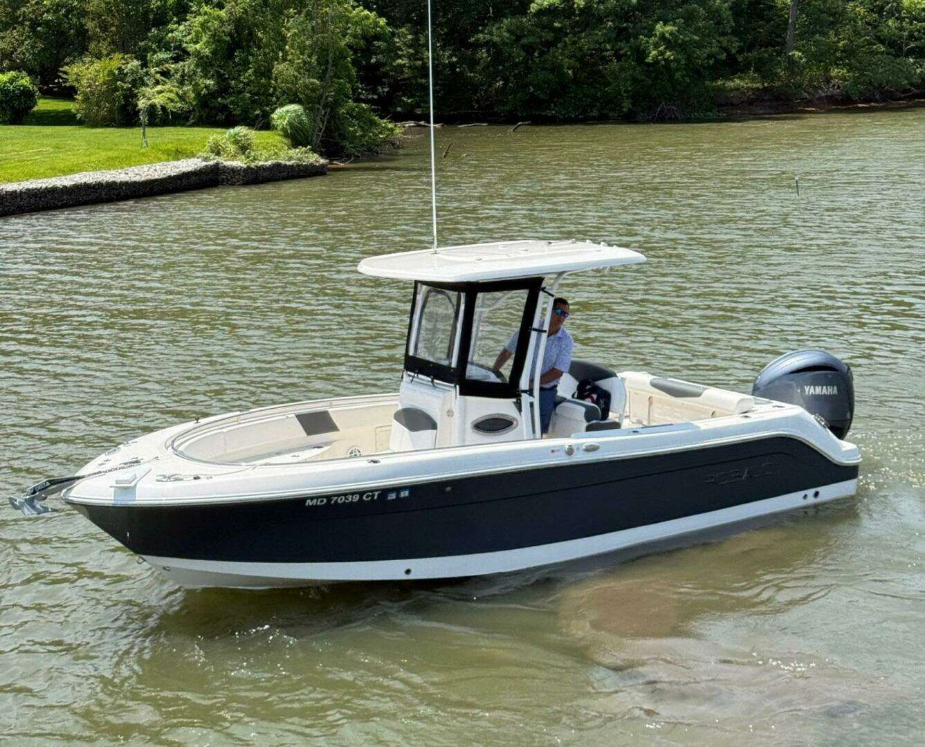 2022 Robalo R242 Center Console - Image 29