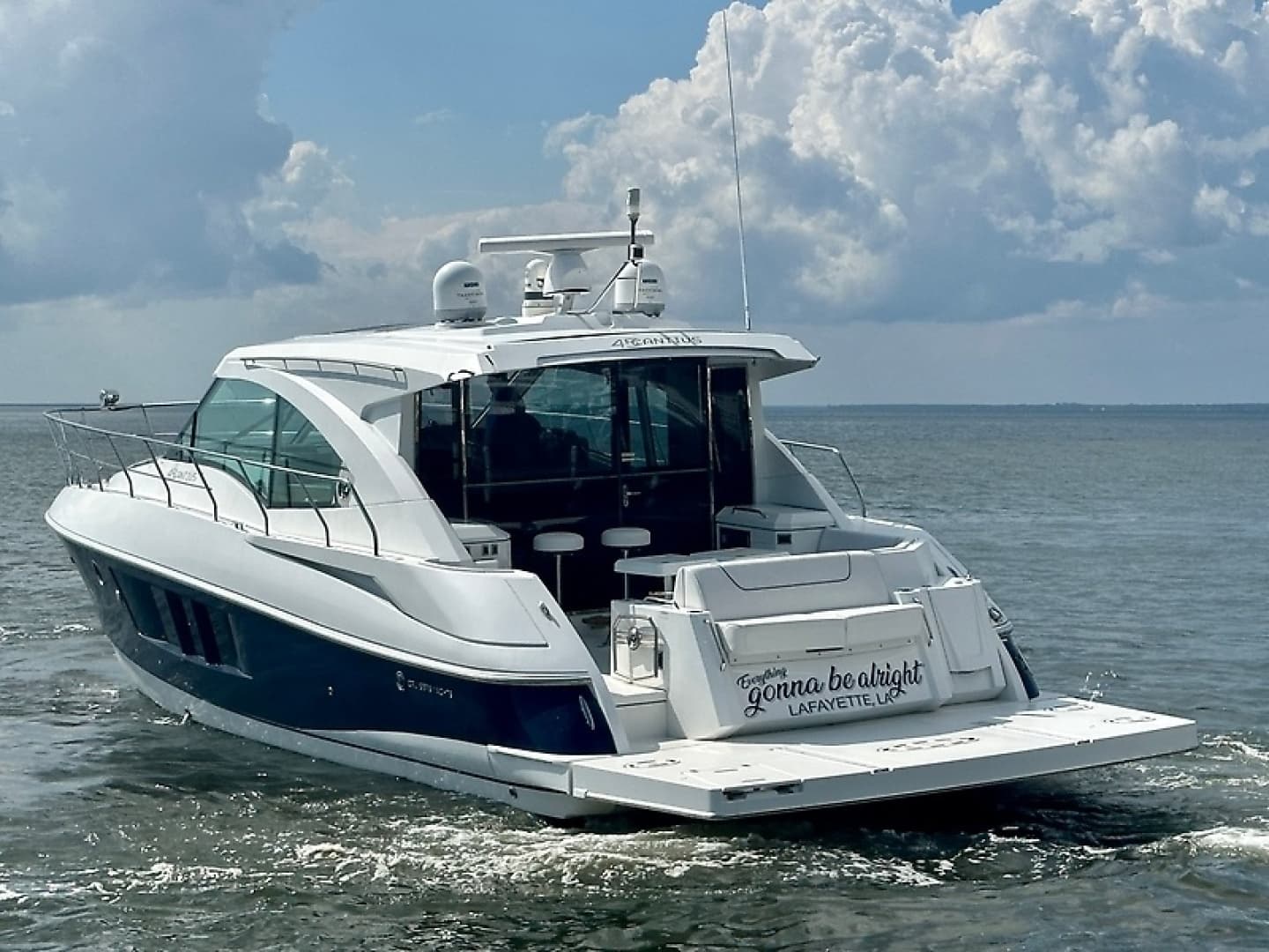 2016 Cruisers Yachts Cantius - Image 2