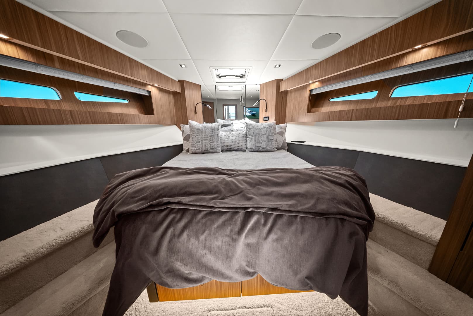 2025 Cruisers Yachts 50 Cantius - Image 48