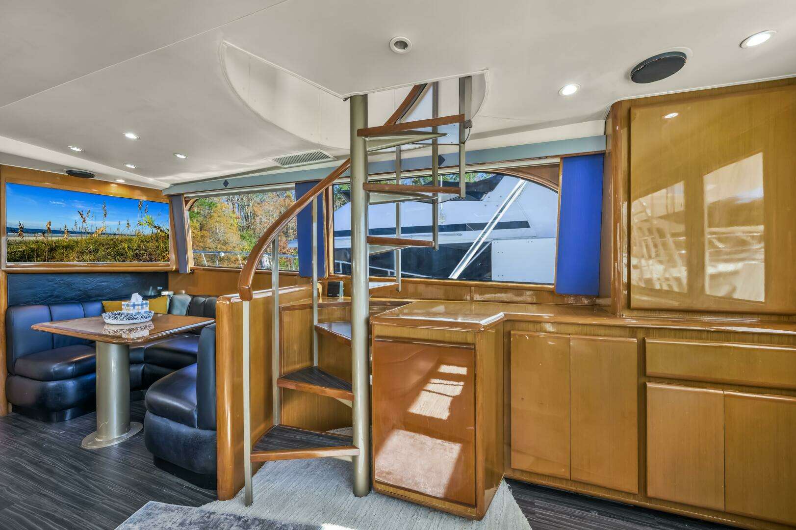 1999 Viking 58 Enclosed Flybridge - Image 15