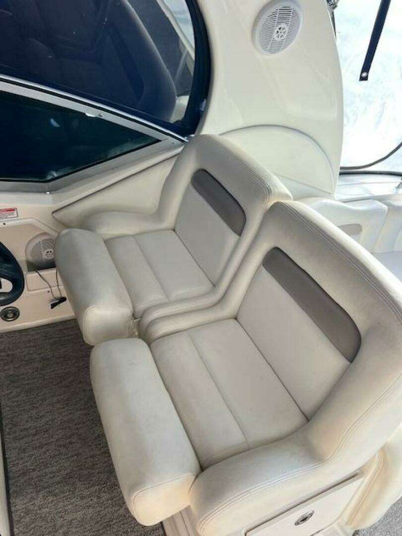 2005 Sea Ray 320 Sundancer - Image 19
