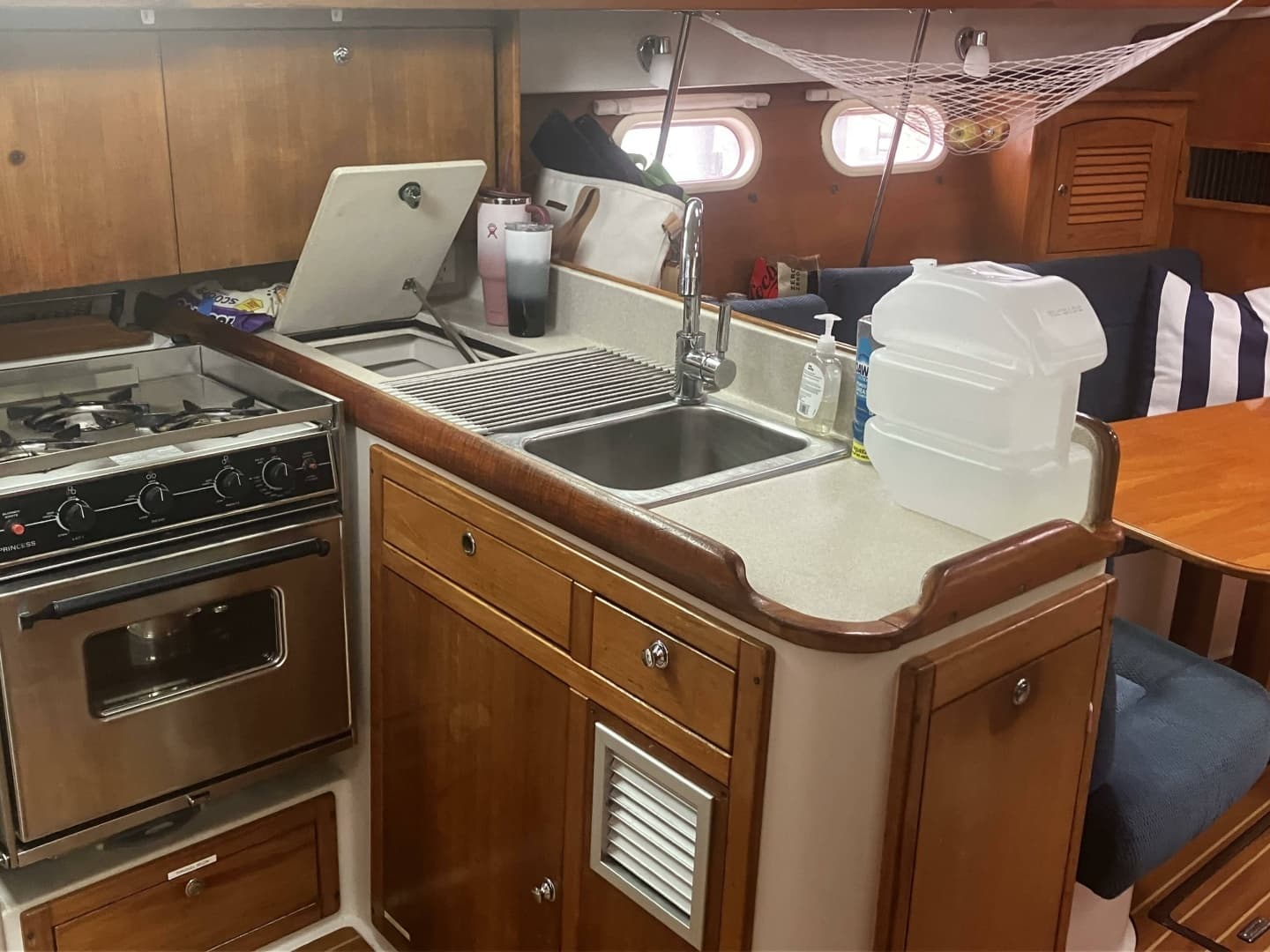 2002 Catalina 387 - Image 15